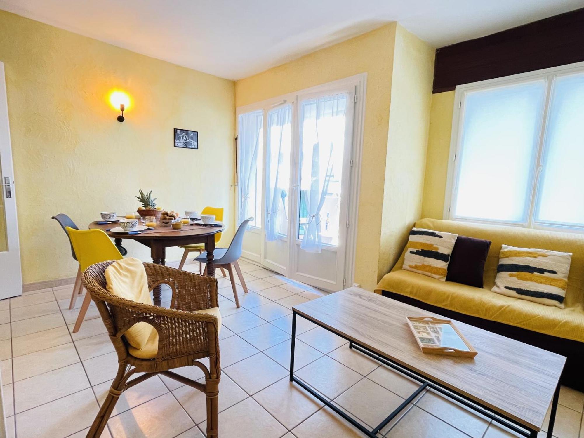 Appartement 2 A 100 M De La *